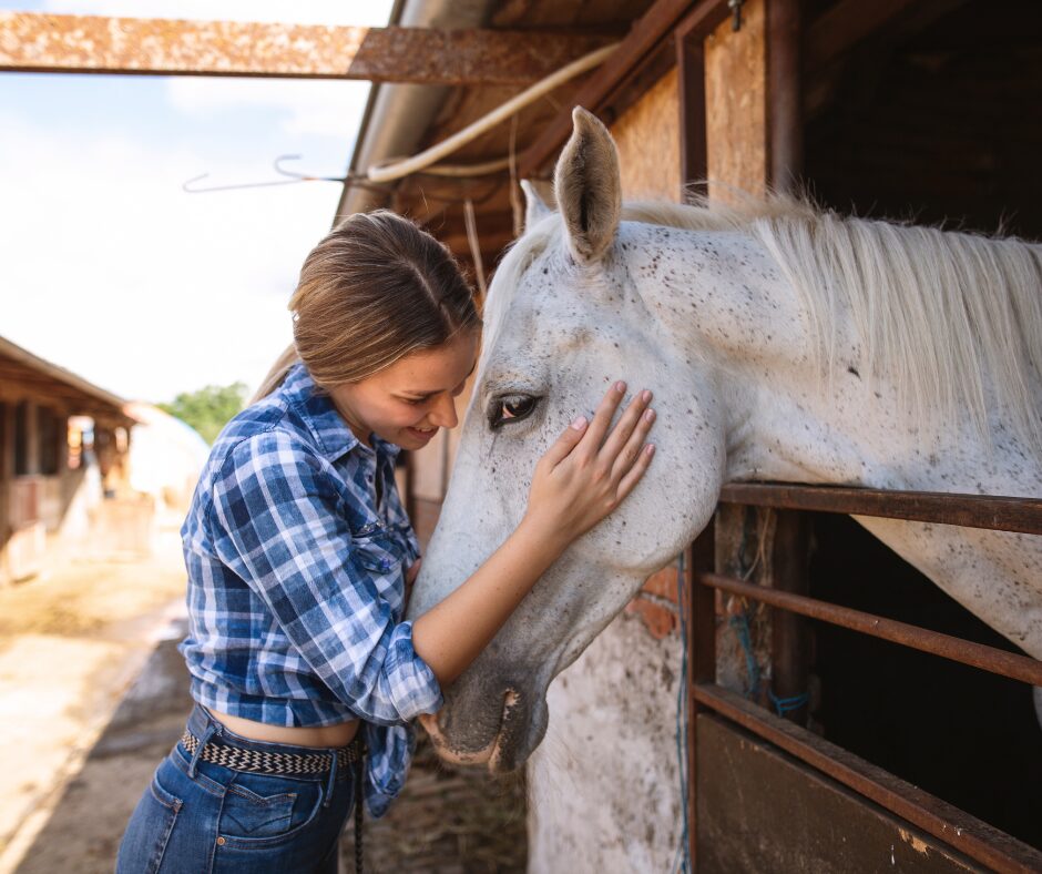 femme avec cheval