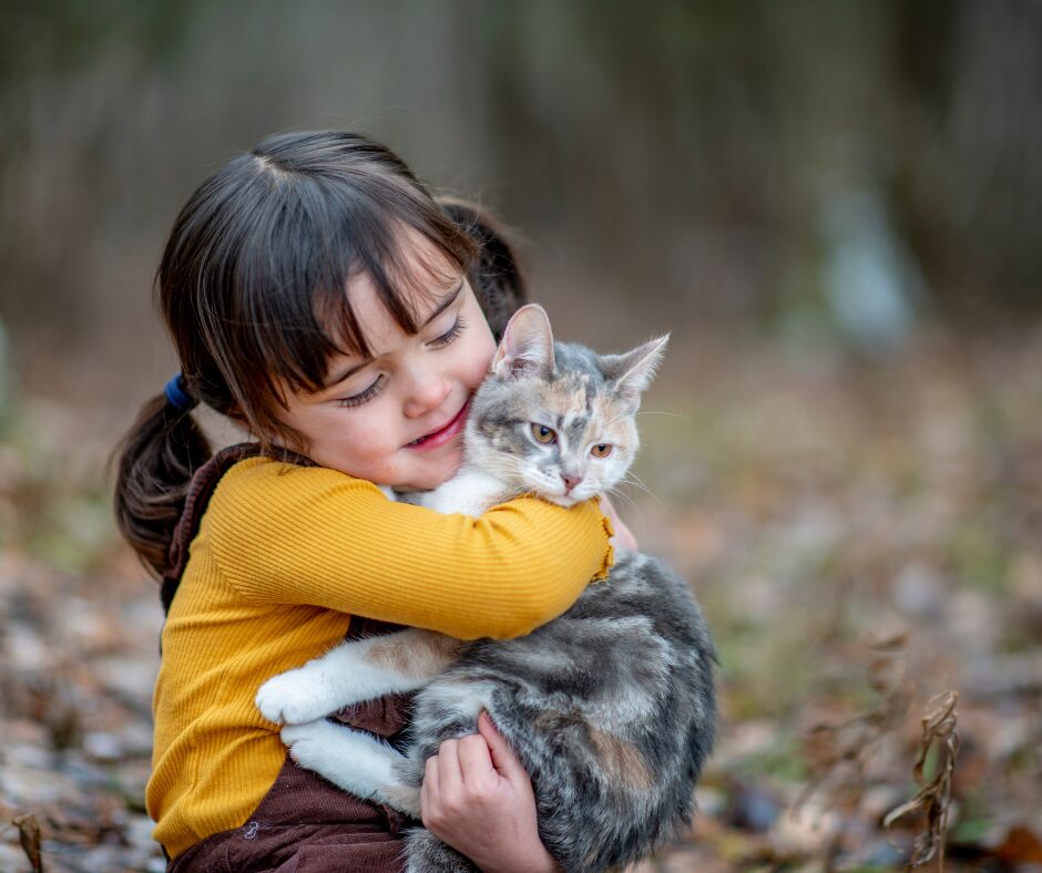 petite fille et chat